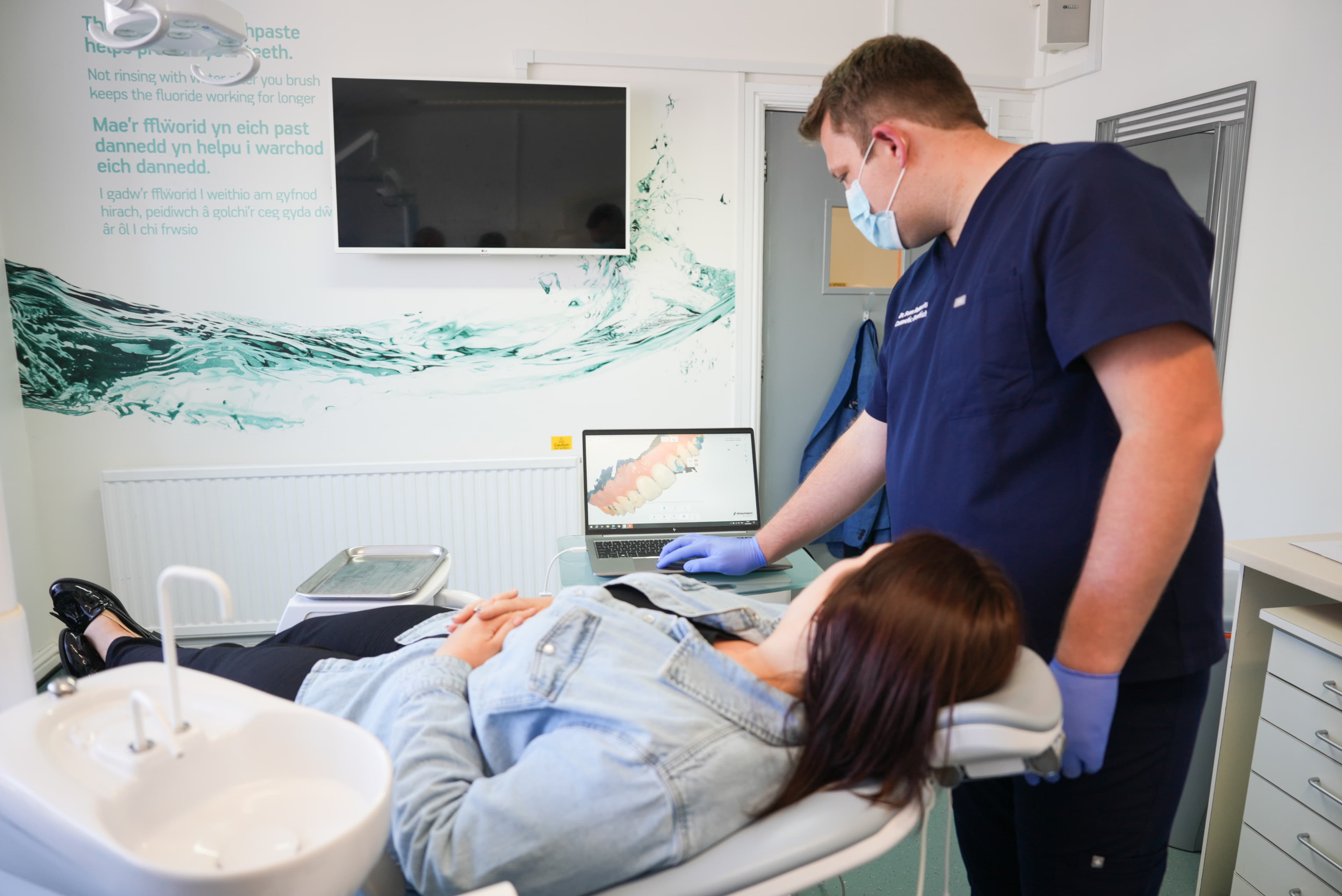 Dr Sean Roberts reviewing a digital dental scan with a patient during treatment planning