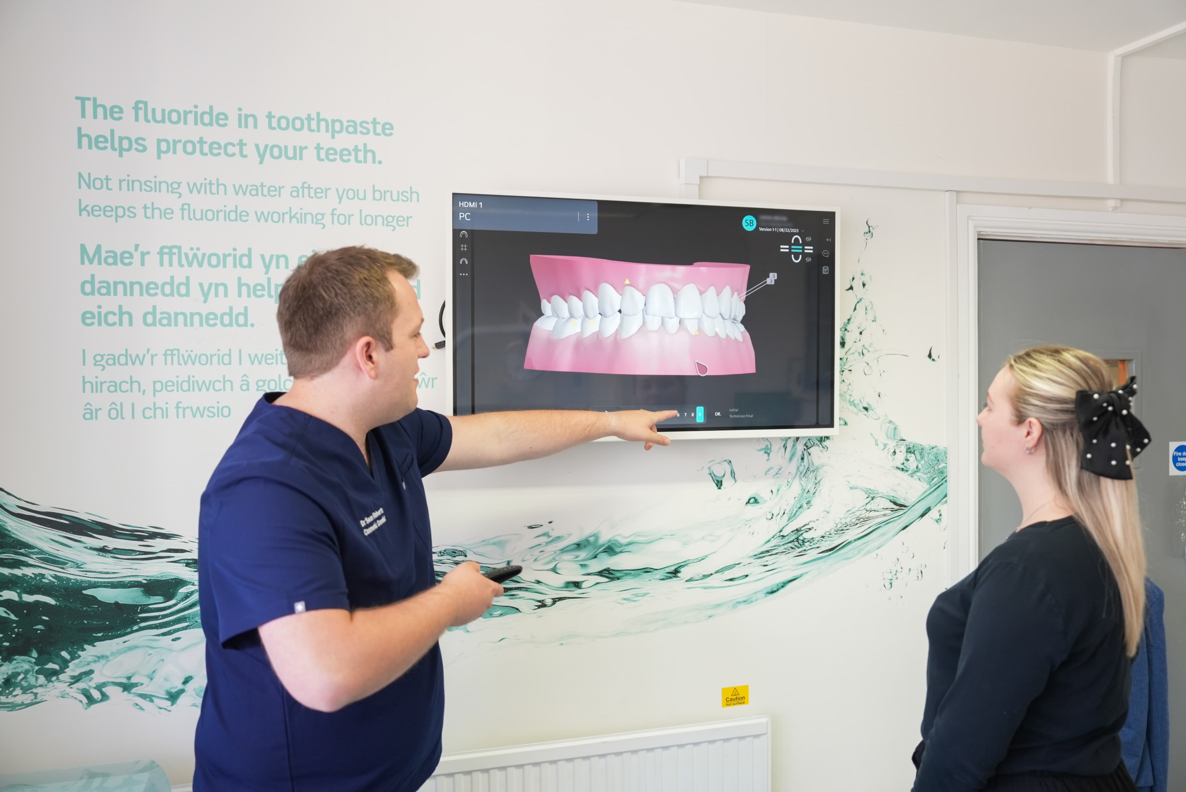 Dr Sean Roberts reviewing a 3D digital model of teeth with a patient